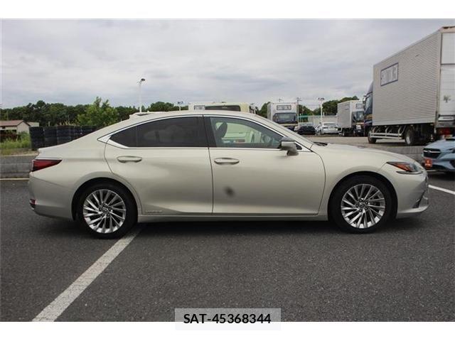 Lexus ES 2019-10 7392655-13