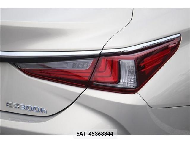 Lexus ES 2019-10 7392655-25