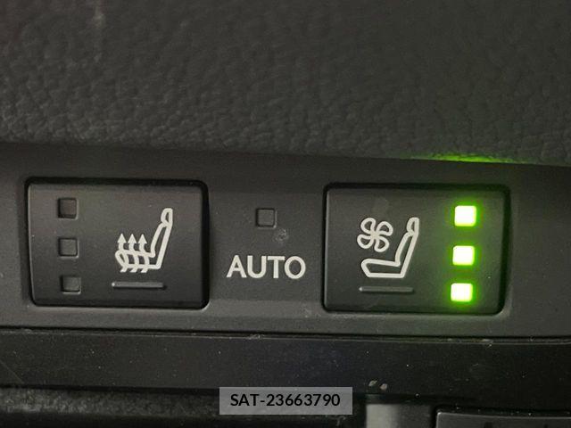 Lexus ES 2018-12 7455361-11