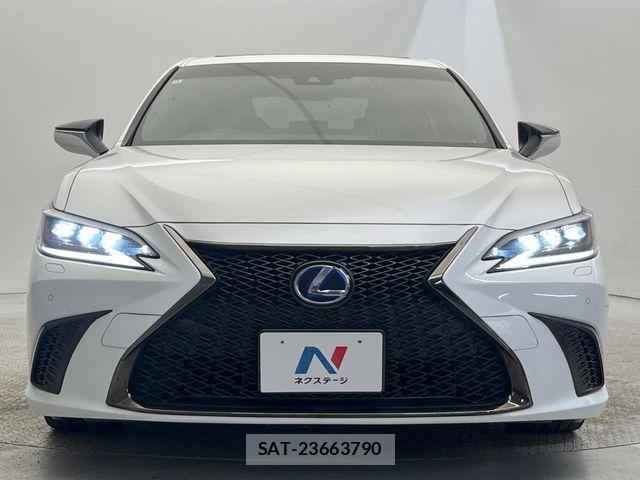 Lexus ES 2018-12 7455361-16