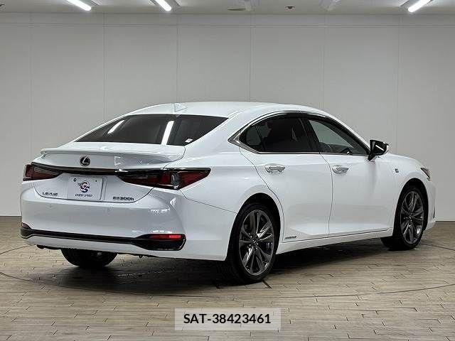 Lexus ES 2020-08 7501247-15