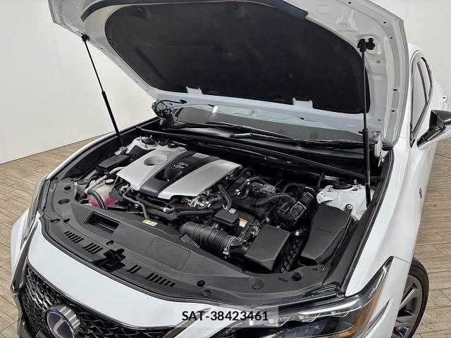 Lexus ES 2020-08 7501247-17