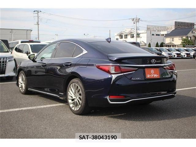 Lexus ES 2019-05 7509008-10