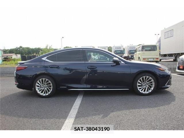 Lexus ES 2019-05 7509008-13