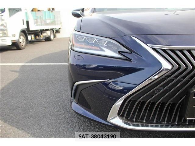Lexus ES 2019-05 7509008-15