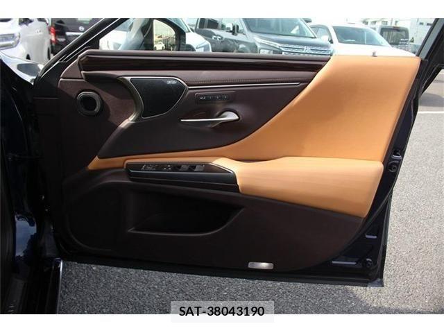 Lexus ES 2019-05 7509008-21