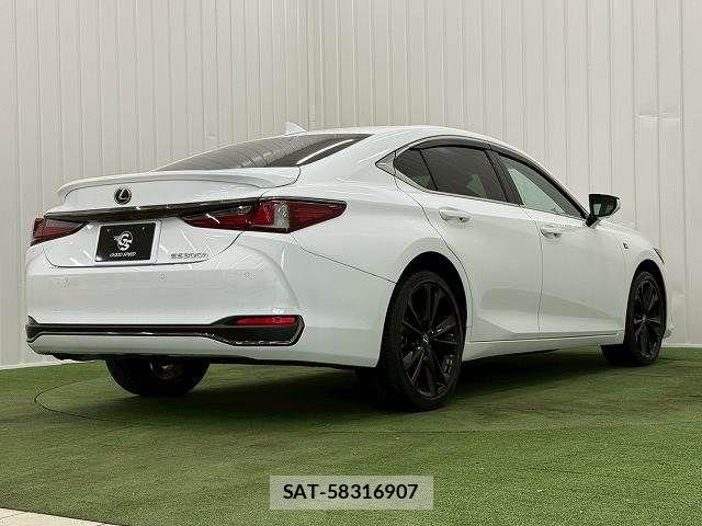 Lexus ES 2023-07 7501245-15