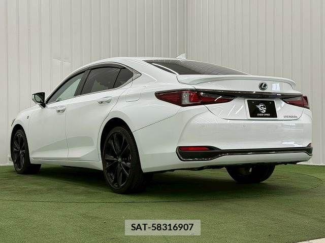 Lexus ES 2023-07 7501245-16
