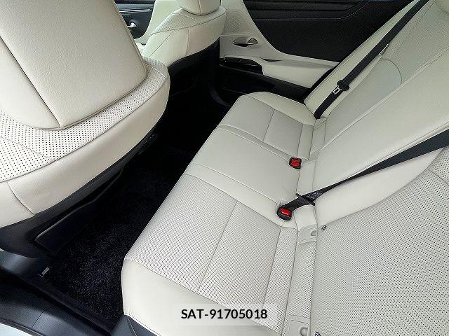 Lexus ES 2023-04 7562347-12