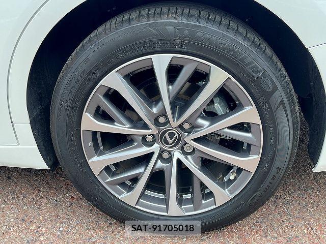 Lexus ES 2023-04 7562347-26
