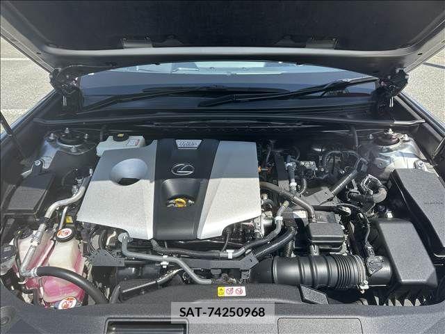 Lexus ES 2019-03 7328006-17