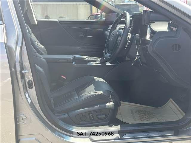 Lexus ES 2019-03 7328006-3