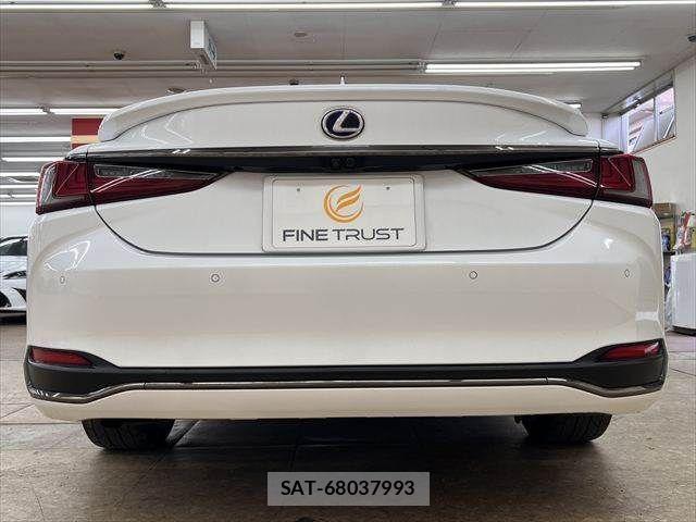 Lexus ES 2019-01 7725018-16