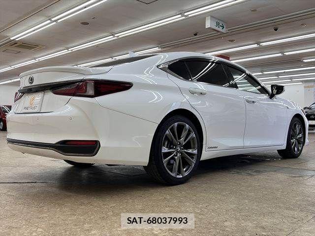Lexus ES 2019-01 7725018-17