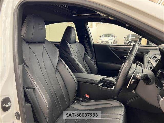 Lexus ES 2019-01 7725018-7