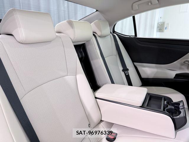 Lexus ES 2024-05 7725014-20