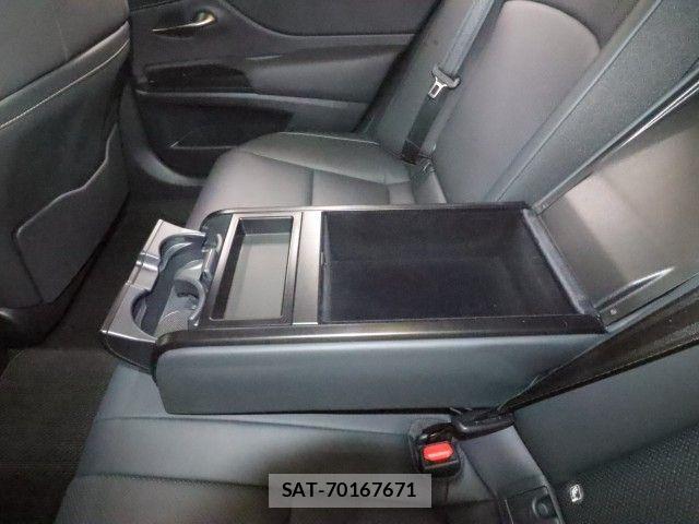 Lexus ES 2019-08 7725016-9
