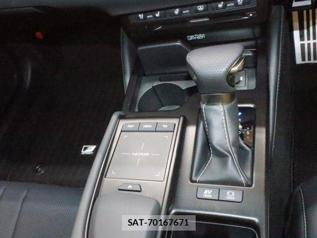 Lexus ES 2019-08 7725016-22