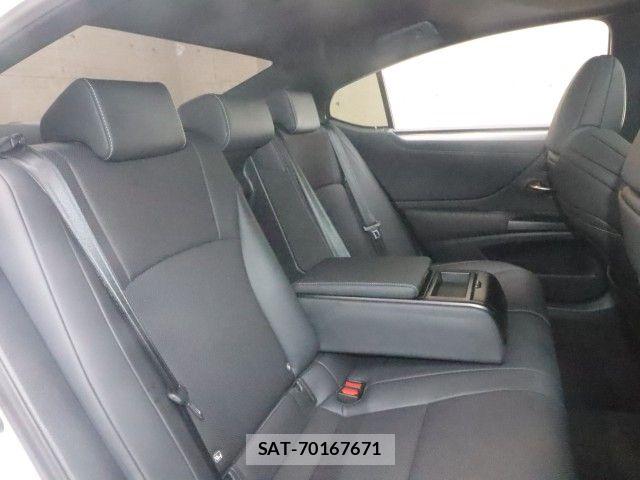 Lexus ES 2019-08 7725016-6