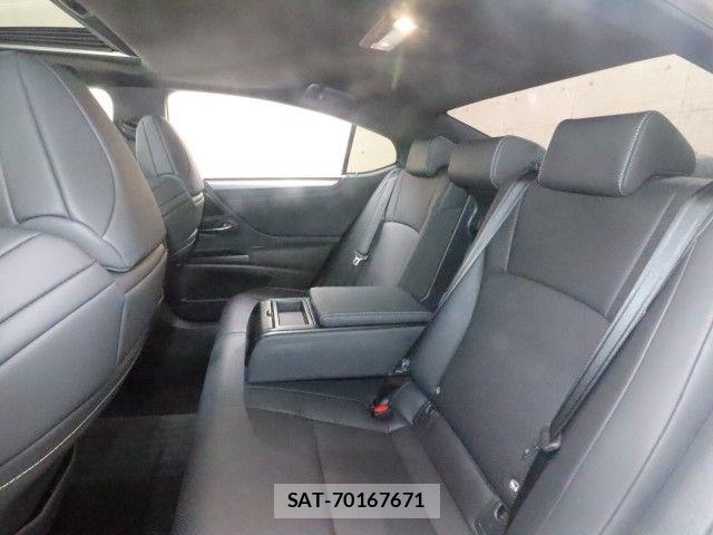 Lexus ES 2019-08 7725016-8