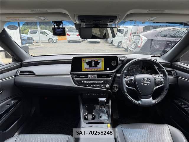 Lexus ES 2023-01 7786445-1