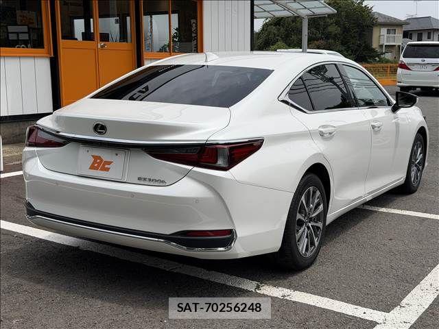 Lexus ES 2023-01 7786445-23