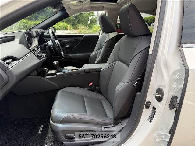 Lexus ES 2023-01 7786445-24