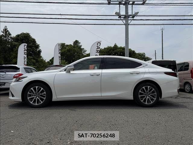 Lexus ES 2023-01 7786445-5