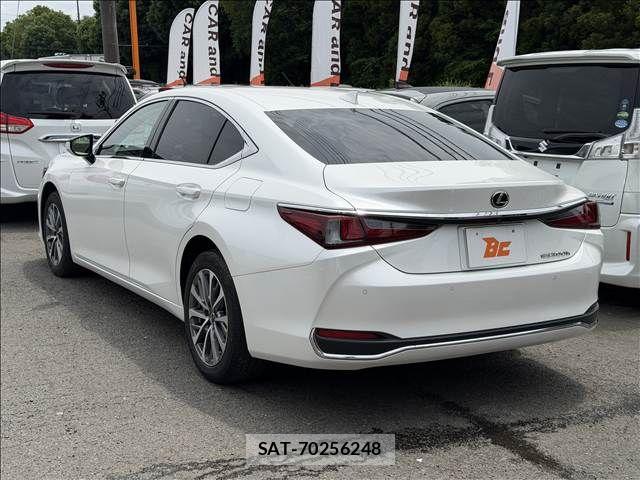 Lexus ES 2023-01 7786445-7