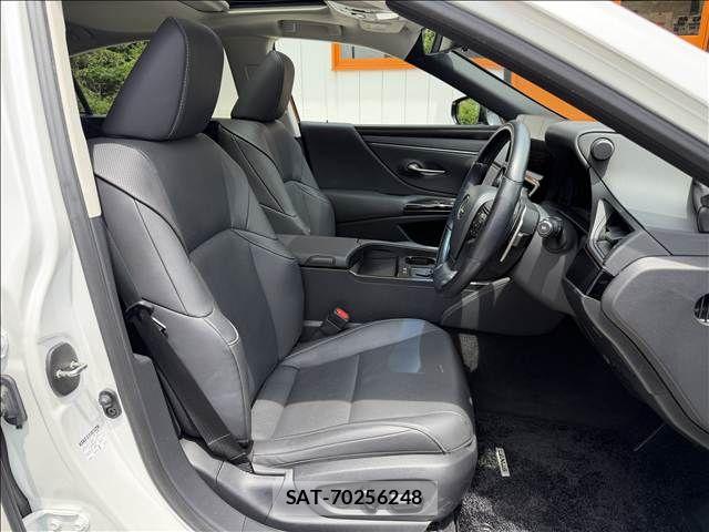 Lexus ES 2023-01 7786445-8