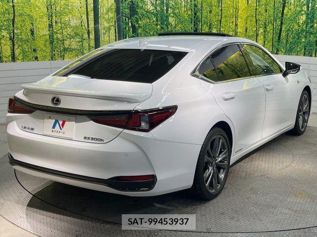 Lexus ES 2019-06 7902841-16