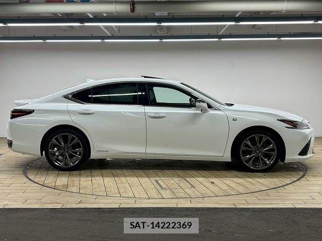 Lexus ES 2019-01 7962375-17