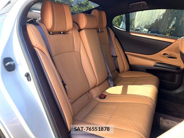 Lexus ES 2019-07 7979750-9