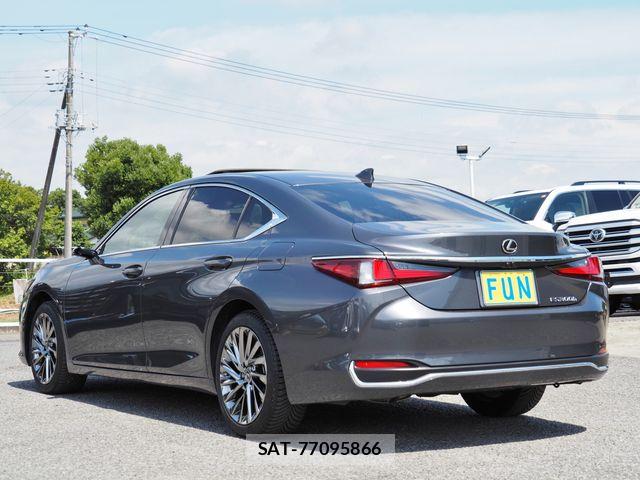 Lexus ES 2024-01 8036389-5