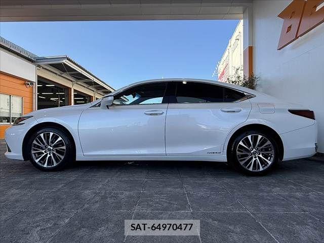 Lexus ES 2019-07 8036393-10
