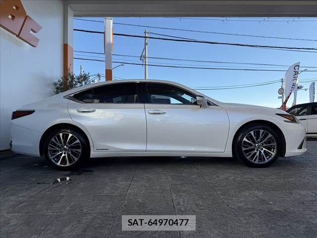 Lexus ES 2019-07 8036393-11