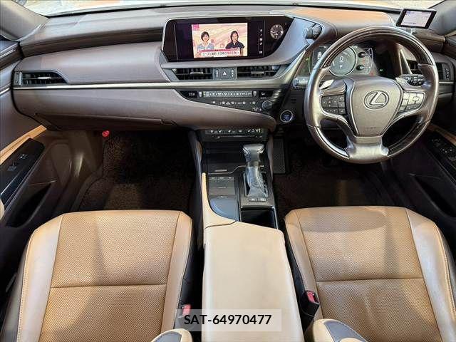 Lexus ES 2019-07 8036393-1