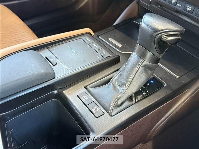 Lexus ES 2019-07 8036393-22