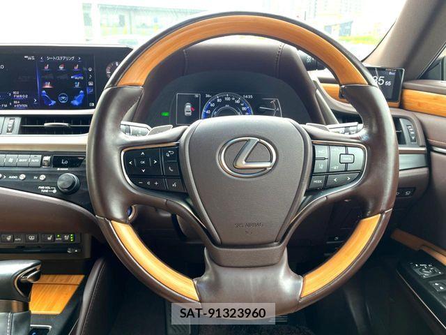 Lexus ES 2019-10 8074324-10
