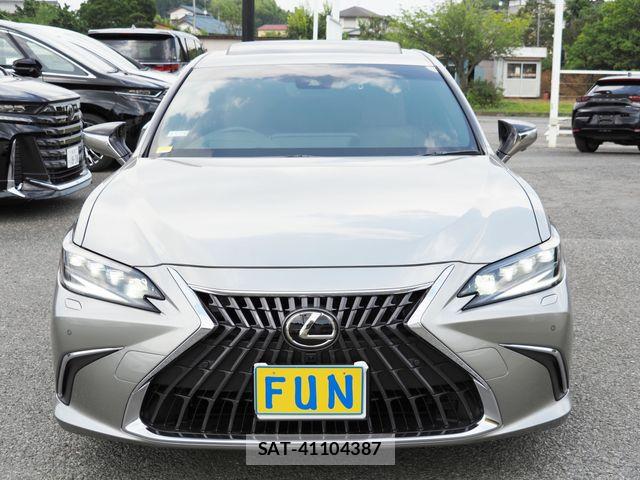 Lexus ES 2025-11 8100111-1