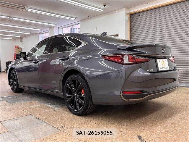 Lexus ES 2022-05 8130994-18