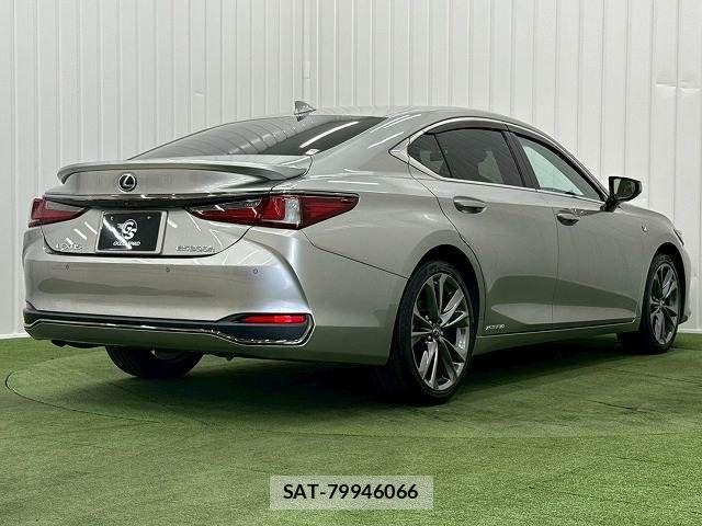 Lexus ES 2021-06 8146054-15