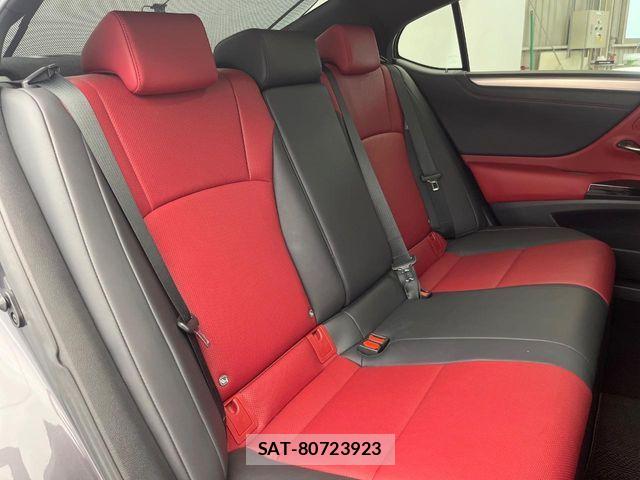 Lexus ES 2022-02 8230601-15