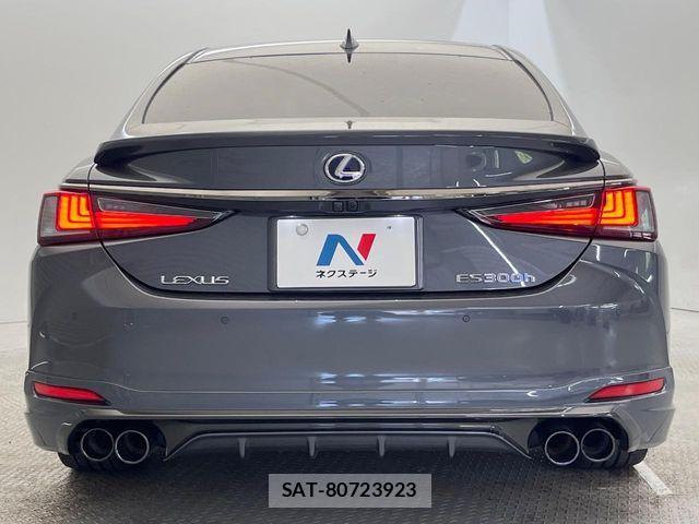 Lexus ES 2022-02 8230601-17