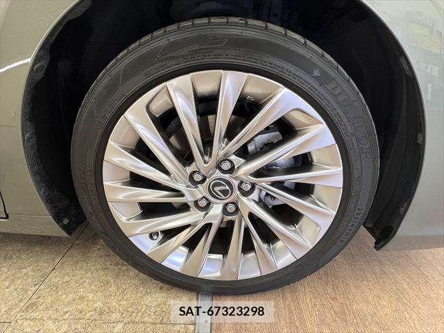 Lexus ES 2020-09 8230602-11