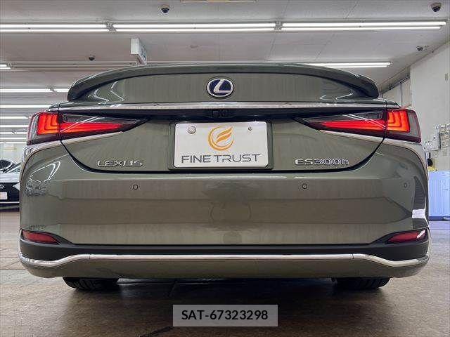 Lexus ES 2020-09 8230602-15