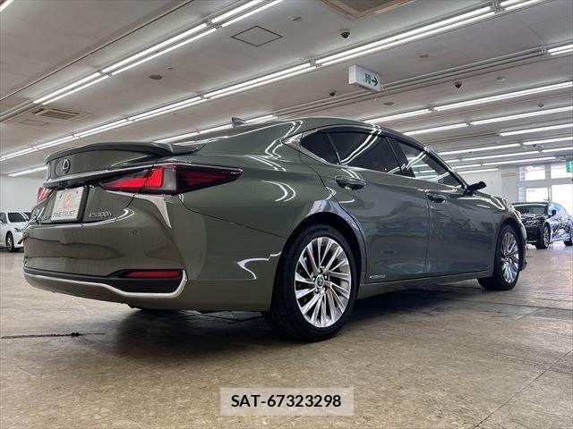 Lexus ES 2020-09 8230602-16