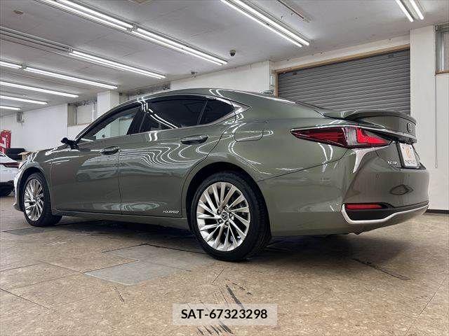 Lexus ES 2020-09 8230602-17