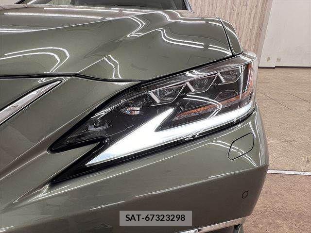Lexus ES 2020-09 8230602-19
