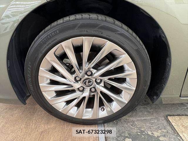 Lexus ES 2020-09 8230602-25
